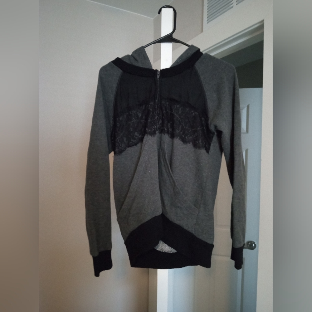 lightweight sweatshirt